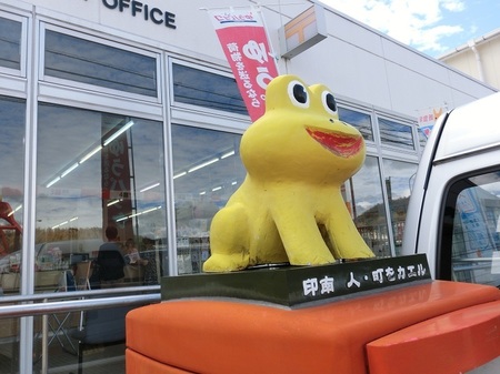 カエルONポスト.jpg